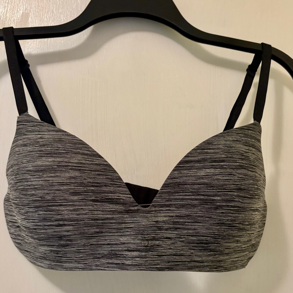 Victoria’s Secret No Wire Bra gray black comfort bra size 34D